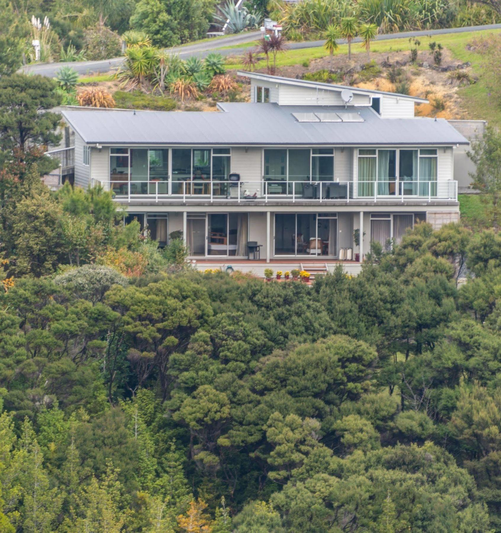 Decks Of Paihia Bed & Breakfast Exterior photo